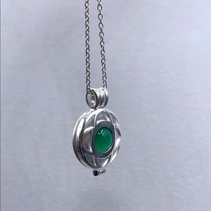 GREEN AGATE Beautiful sterling silver pendant.